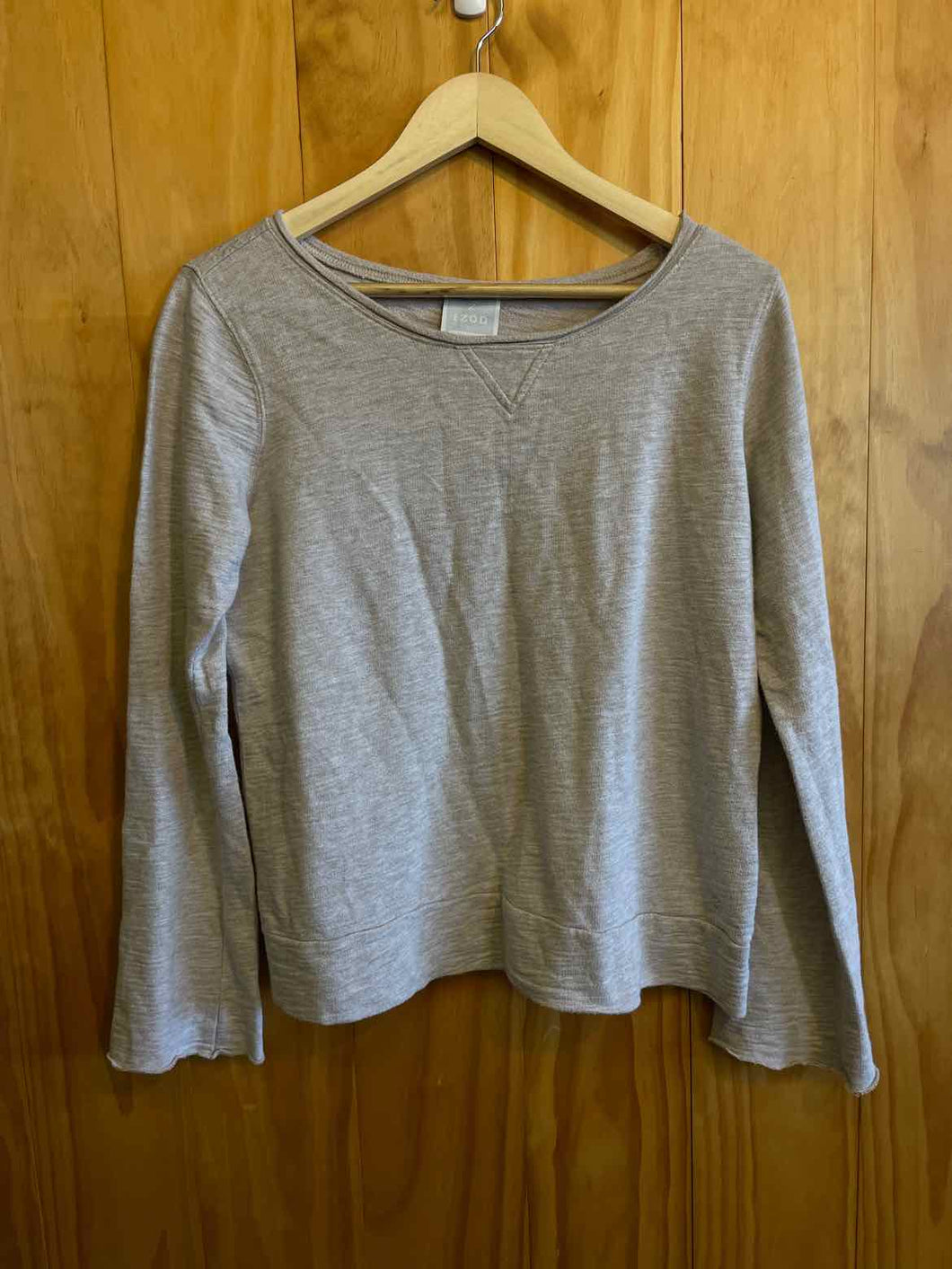 Size Medium IZOD Grey Women's Long Sleeve Shirt