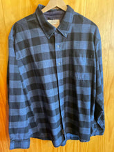 Load image into Gallery viewer, Size Large Weatherproof Vintage Men&#39;s Flannel
