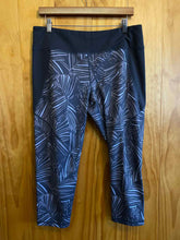 Load image into Gallery viewer, Size X-Large Patagonia Women&#39;s Leggings
