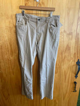 Load image into Gallery viewer, Size 34x30 IZOD Men&#39;s Pants
