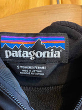 Load image into Gallery viewer, Size Small Patagonia Black Women&#39;s Long Sleeve Shirt
