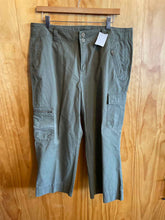 Load image into Gallery viewer, Size 14 Eddie Bauer Olive Women&#39;s Pants
