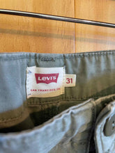 Load image into Gallery viewer, Size 31 Levi Olive Women&#39;s Pants
