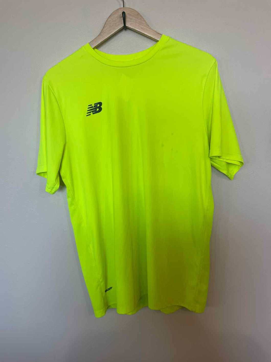 Size Large New Balance Men's Short Sleeve Shirt