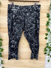 Load image into Gallery viewer, Size Large North Face Black Women&#39;s Leggings
