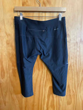 Load image into Gallery viewer, Size Medium Nike Black Women&#39;s Capris
