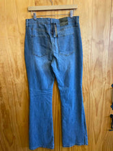 Load image into Gallery viewer, Size 31 Banana Republic Women&#39;s Jeans
