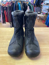 Load image into Gallery viewer, Shoe Size 11 Keen Black Women&#39;s Winter Boots
