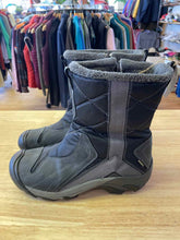 Load image into Gallery viewer, Shoe Size 11 Keen Black Women&#39;s Winter Boots
