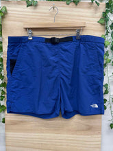 Load image into Gallery viewer, Size X-Large North Face Men&#39;s Shorts
