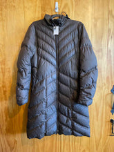 Load image into Gallery viewer, Women Size Medium Patagonia Grey Women&#39;s Winter Jacket
