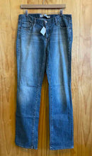 Load image into Gallery viewer, Size 12 Long Gap Blue Women&#39;s Jeans
