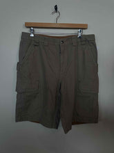 Load image into Gallery viewer, Size 38 Duluth Trading Men&#39;s Shorts
