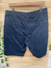 Load image into Gallery viewer, Size 34 Volcom Men&#39;s Shorts
