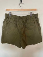 Load image into Gallery viewer, Size Large Madewell Green Women&#39;s Shorts
