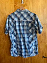 Load image into Gallery viewer, Size Medium BKE Men&#39;s Short Sleeve Shirt
