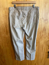 Load image into Gallery viewer, Size 34x30 IZOD Men&#39;s Pants
