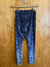 Load image into Gallery viewer, Size 4 Lululemon Floral Print Women&#39;s Leggings
