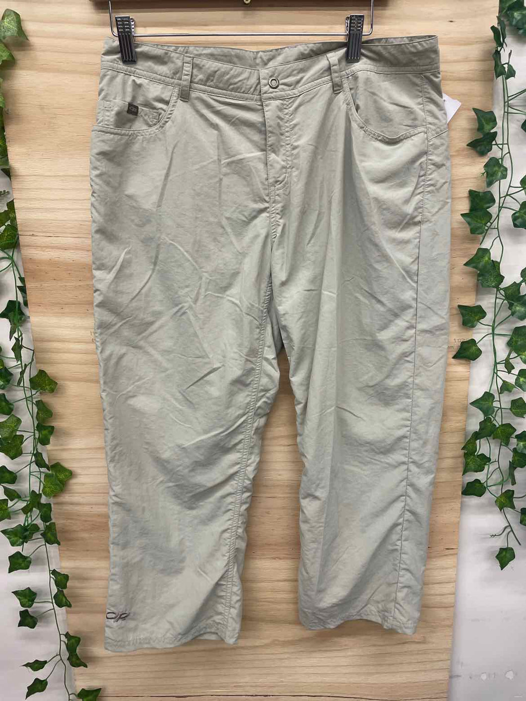 Size 8 Royal Robbins Khaki Women's Capris