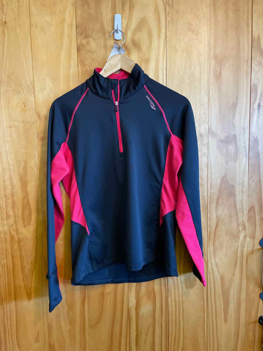 Size Medium Saucony Black Women's Long Sleeve Shirt