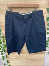 Load image into Gallery viewer, Size 34 Volcom Men&#39;s Shorts
