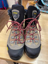 Load image into Gallery viewer, 10.5 Asolo Men&#39;s Hiking Boots
