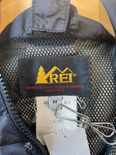 Load image into Gallery viewer, Size Medium REI Men&#39;s Rain Jacket
