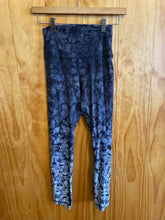 Load image into Gallery viewer, Size 4 Lululemon Floral Print Women&#39;s Leggings
