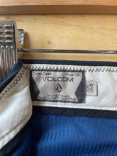 Load image into Gallery viewer, Size 34 Volcom Men&#39;s Shorts
