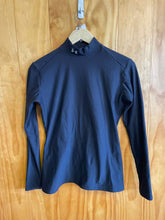 Load image into Gallery viewer, Size XL Under Armour Black Women&#39;s Long Sleeve Shirt
