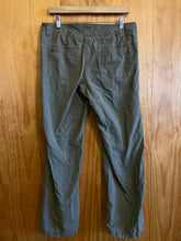 Load image into Gallery viewer, Size 12 Columbia Green Women&#39;s Pants
