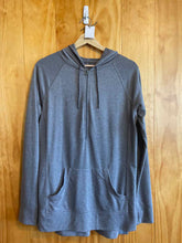 Load image into Gallery viewer, Size Small St John&#39;s Bay Gray Women&#39;s Sweater &amp; Sweatshirt
