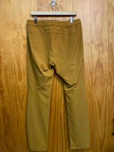 Load image into Gallery viewer, Size 34 Arc&#39;teryx Men&#39;s Pants
