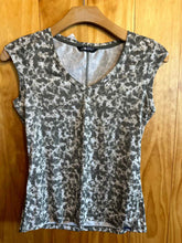 Load image into Gallery viewer, Size Medium The North Face Camo Women&#39;s Tank Top
