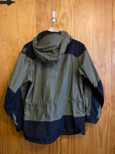 Load image into Gallery viewer, Women Size 8 Mountain Hardwear Green Women&#39;s Winter Jacket
