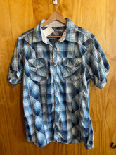 Load image into Gallery viewer, Size Medium BKE Men&#39;s Short Sleeve Shirt
