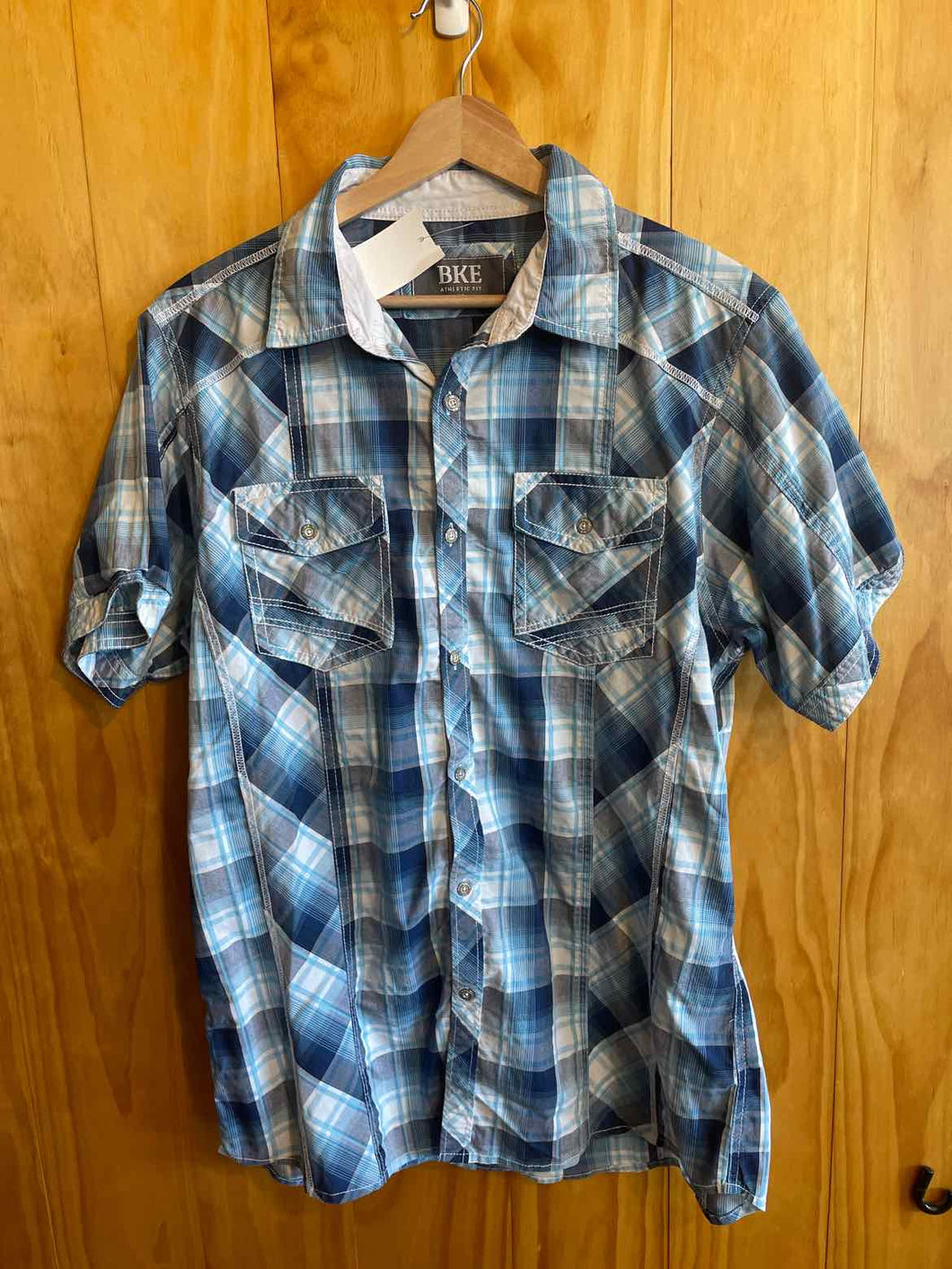 Size Medium BKE Men's Short Sleeve Shirt