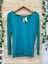 Load image into Gallery viewer, Size Medium Lole Green Women&#39;s Long Sleeve Shirt
