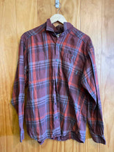 Load image into Gallery viewer, Size Large Columbia Men&#39;s Long Sleeve Shirt
