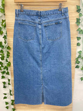 Load image into Gallery viewer, Size 33 Tractr Brand Jeans Blue Skirt
