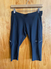 Load image into Gallery viewer, Size Medium Nike Black Women&#39;s Capris
