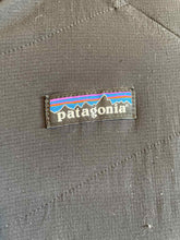 Load image into Gallery viewer, Size Small Patagonia Black Women&#39;s Long Sleeve Shirt
