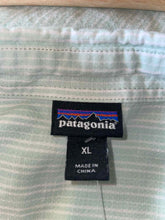 Load image into Gallery viewer, Size XL Patagonia Men&#39;s Long Sleeve Shirt
