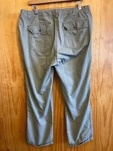 Load image into Gallery viewer, Size 31 Levi Olive Women&#39;s Pants
