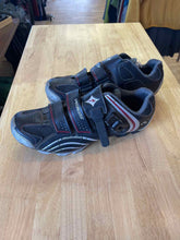 Load image into Gallery viewer, Specialized Womens 8.5 Cycling Shoes
