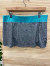 Load image into Gallery viewer, Size Large Nike Gray Skort
