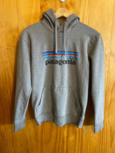 Load image into Gallery viewer, Size Small Patagonia Men&#39;s Sweater &amp; Sweatshirt
