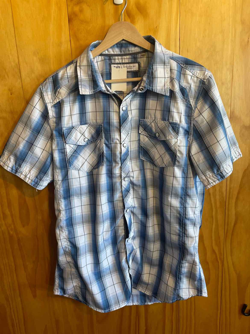 Size Medium BKE Men's Short Sleeve Shirt