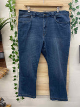 Load image into Gallery viewer, Size 42 Duluth Trading Men&#39;s Jeans
