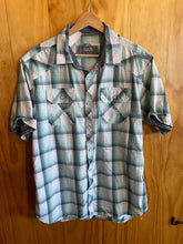 Load image into Gallery viewer, Size Medium BKE Men&#39;s Short Sleeve Shirt
